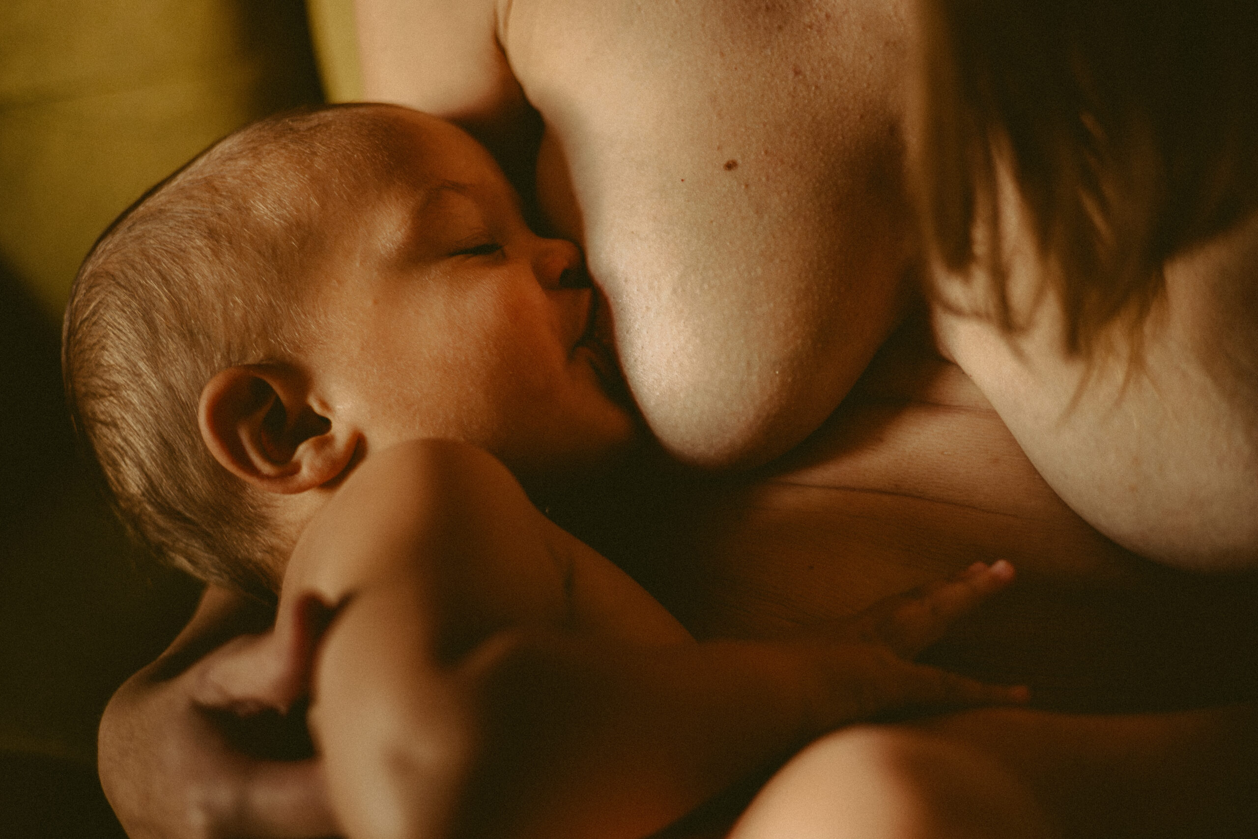 stillen, wochenbettfotografie, fotografie erfurt, wochenbettreportage, thüringen, baby, familie