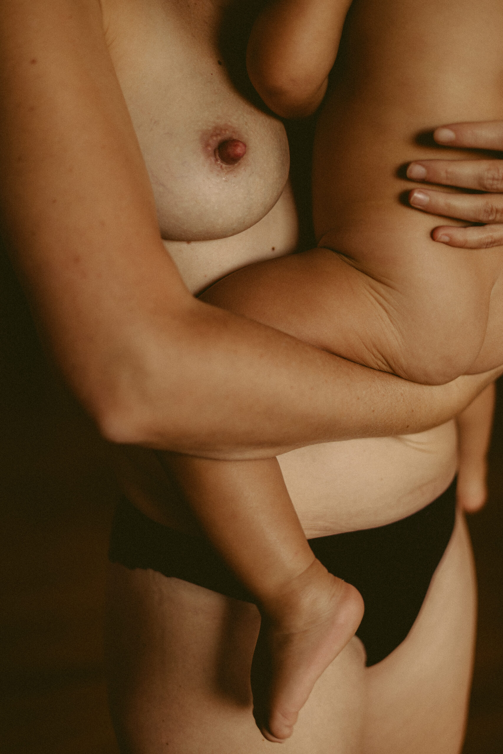 stillen, wochenbettfotografie, fotografie erfurt, wochenbettreportage, thüringen, baby, familie